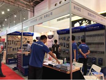 助力改裝,藍(lán)點(diǎn)亮相武漢國(guó)際汽車后市場(chǎng)博覽會(huì)